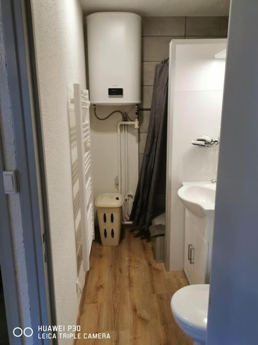 Joyeuse, Superbe Appartement D'Environs 30M2. Exterior foto